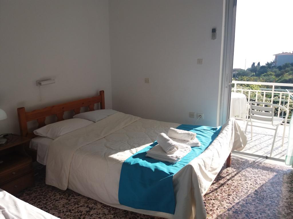 Manoleas Rooms To Let Leonídion Exterior foto